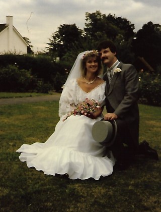 Wedding photo of Susie and John Morris together